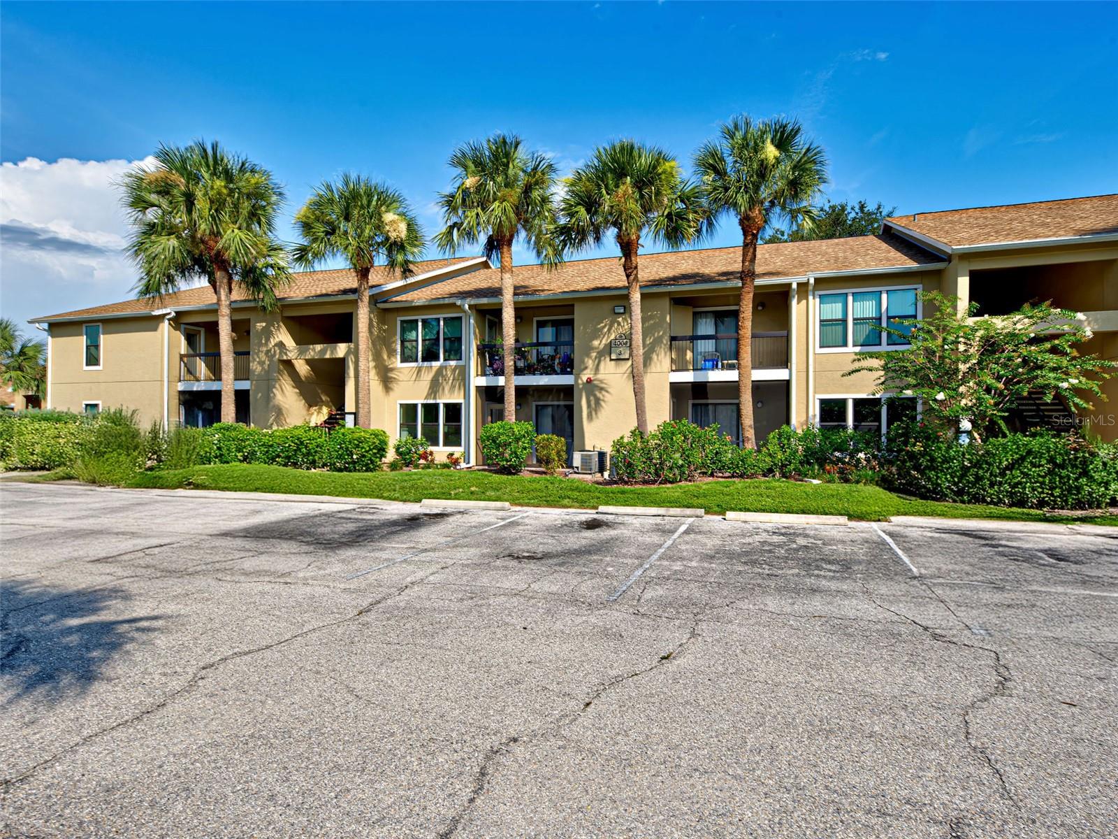 VINTAGE GRAND - Residential Lease
