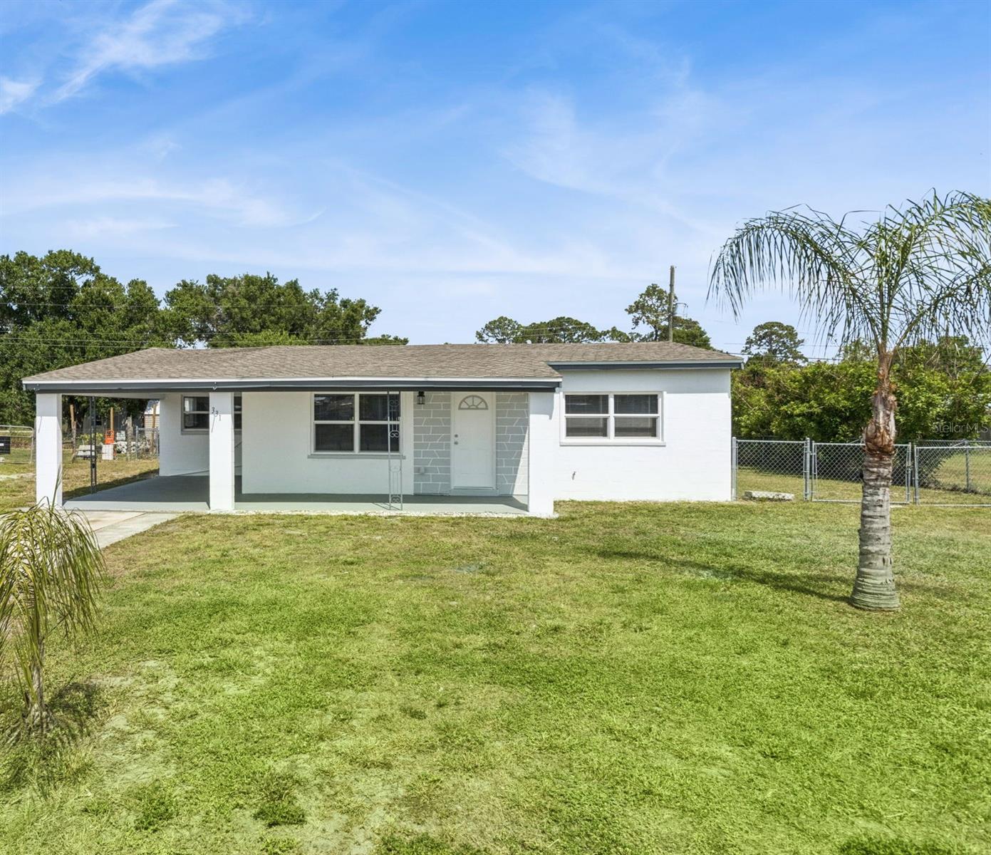 Nicely updated 3BR/1BA home in Frostproof. Move-in ready with updated flooring, fresh interior and exterior paint. Kitchen and bath refreshed. Two mini-split systems for efficient heating and cooling. Public water and public Sewer.
Great for first-time buyers or investors looking to start or grow their portfolio. Schedule your showing today!