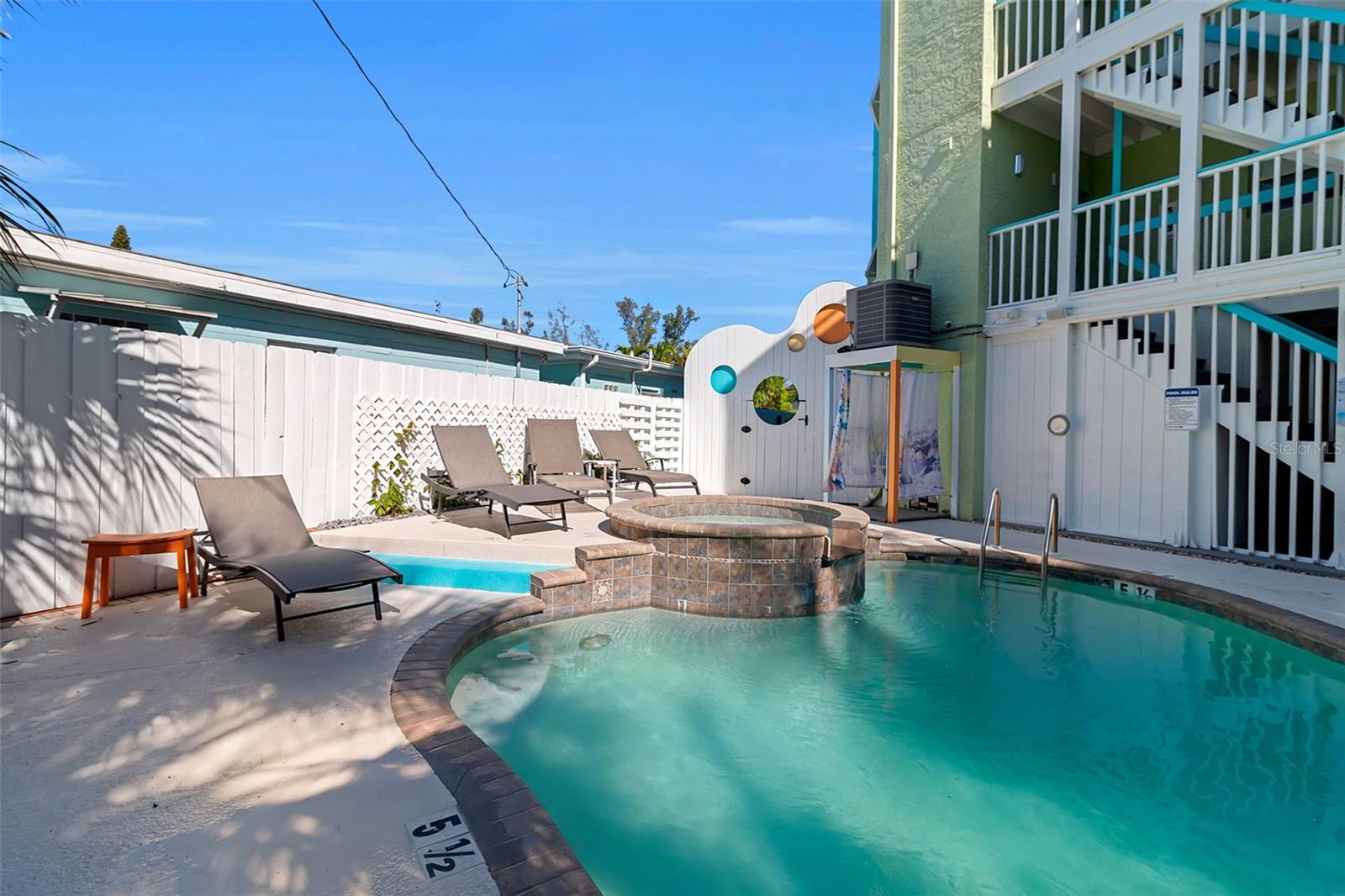 SARASOTA BEACH - Residential Income