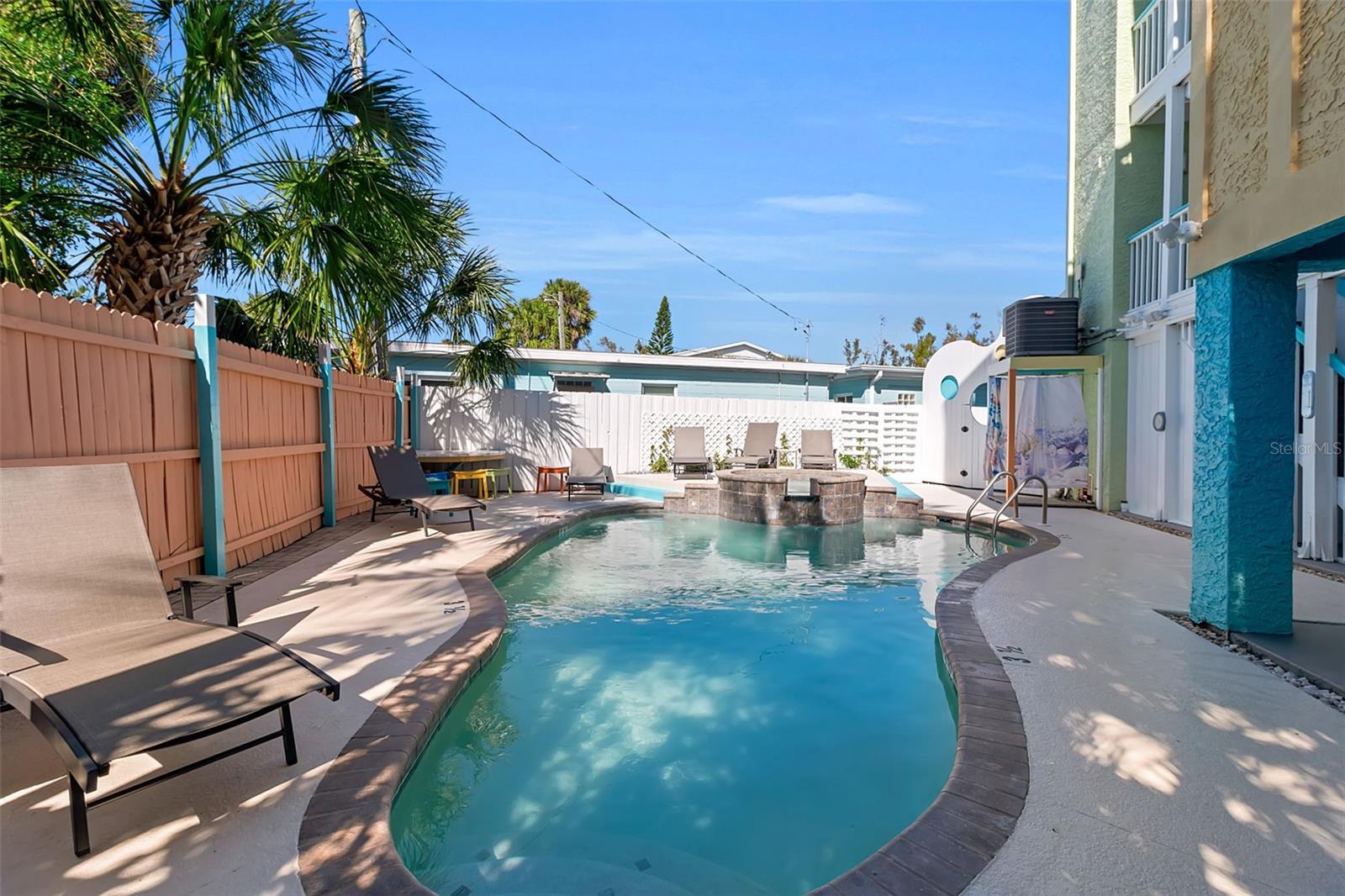 SARASOTA BEACH - Residential Income