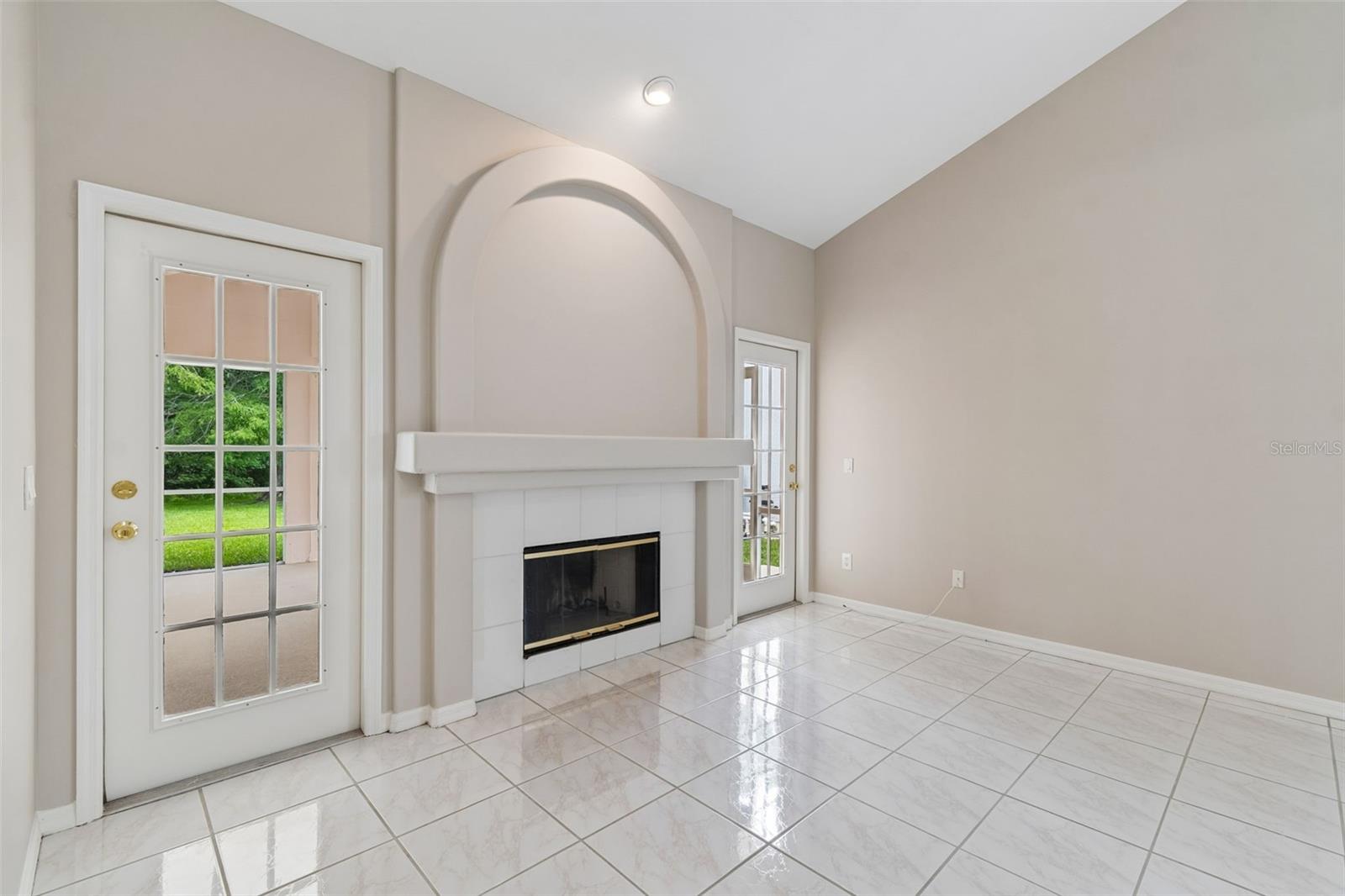 TAMPA PALMS - Residential