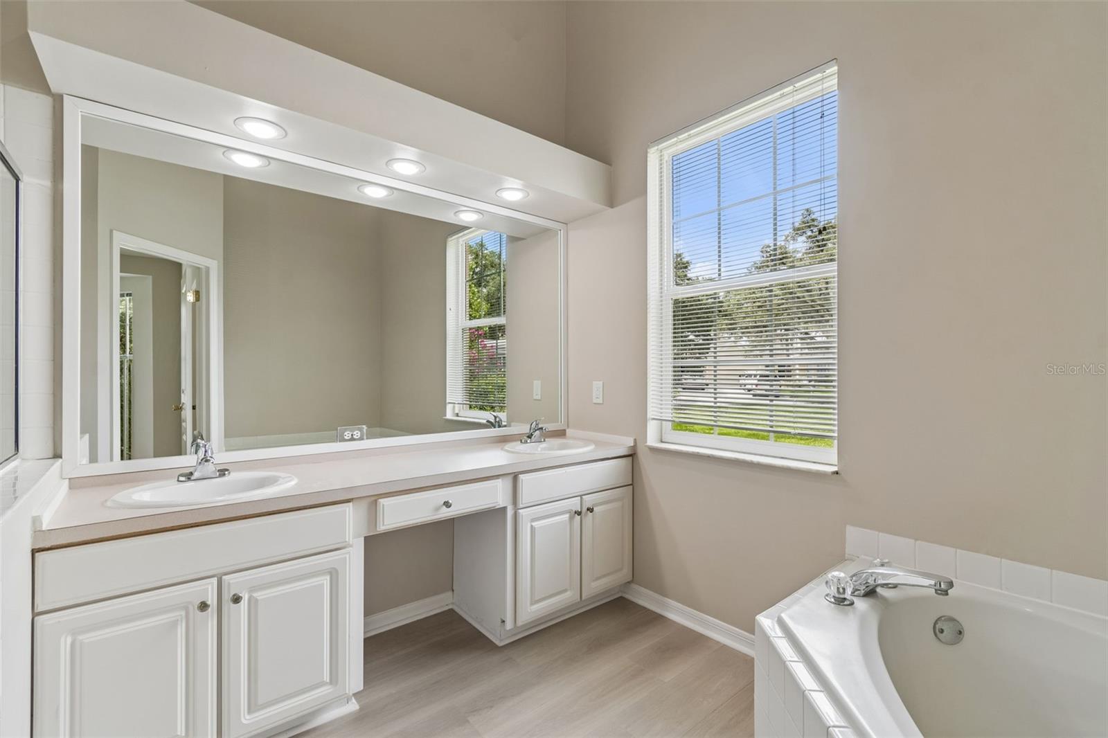 TAMPA PALMS - Residential