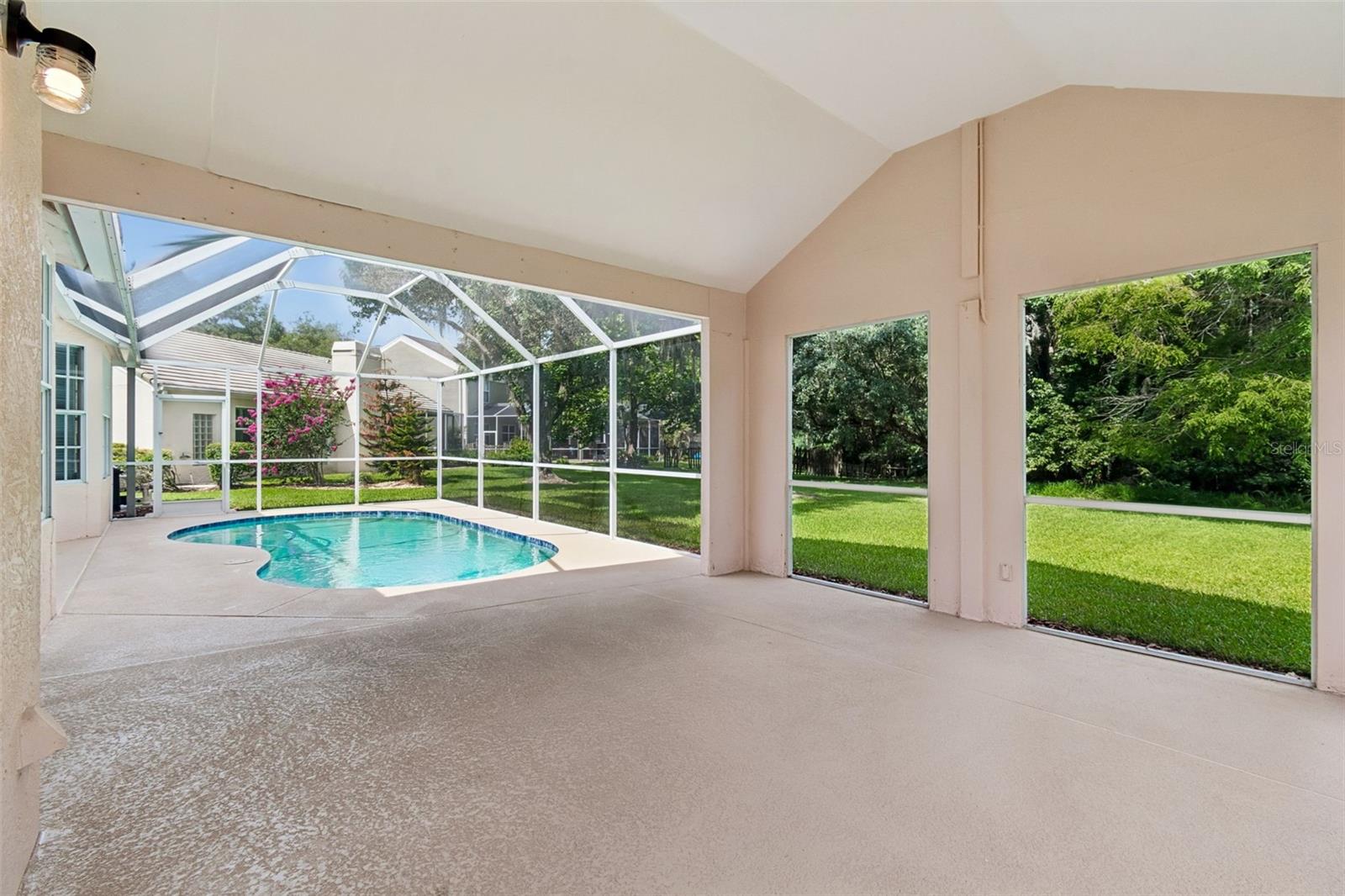 TAMPA PALMS - Residential