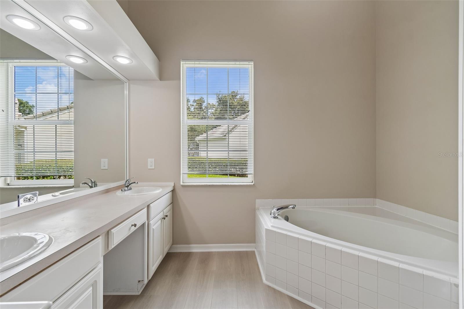 TAMPA PALMS - Residential