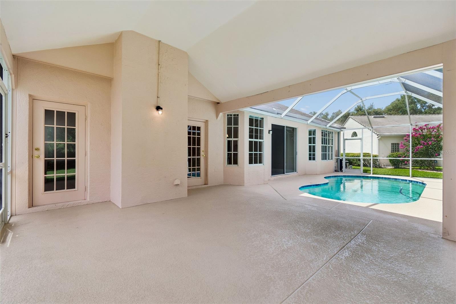 TAMPA PALMS - Residential