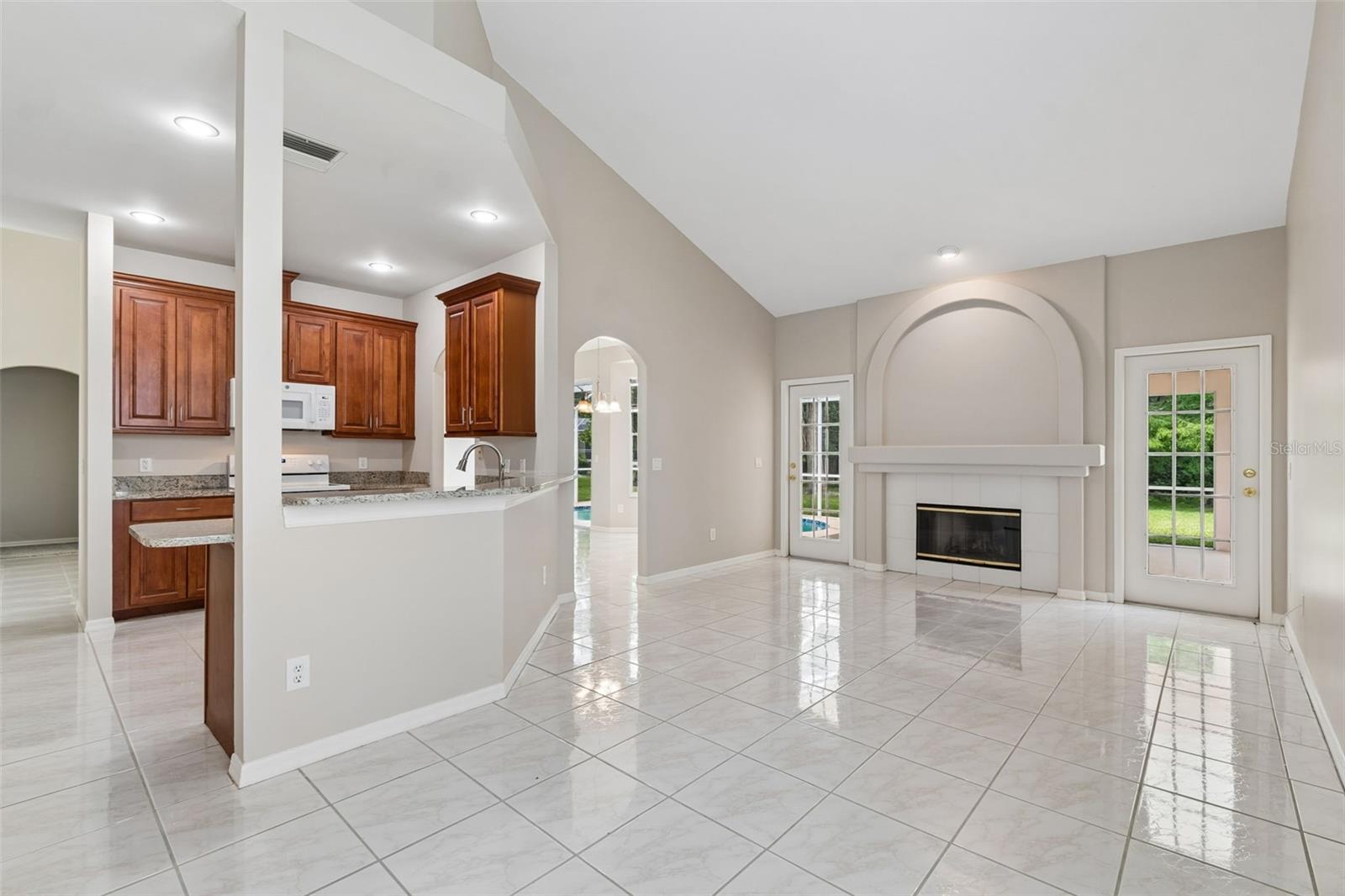 TAMPA PALMS - Residential