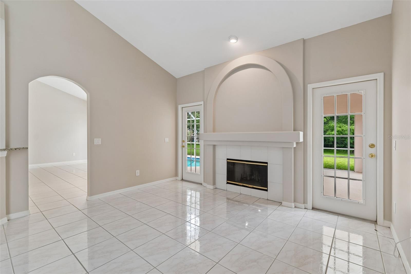 TAMPA PALMS - Residential