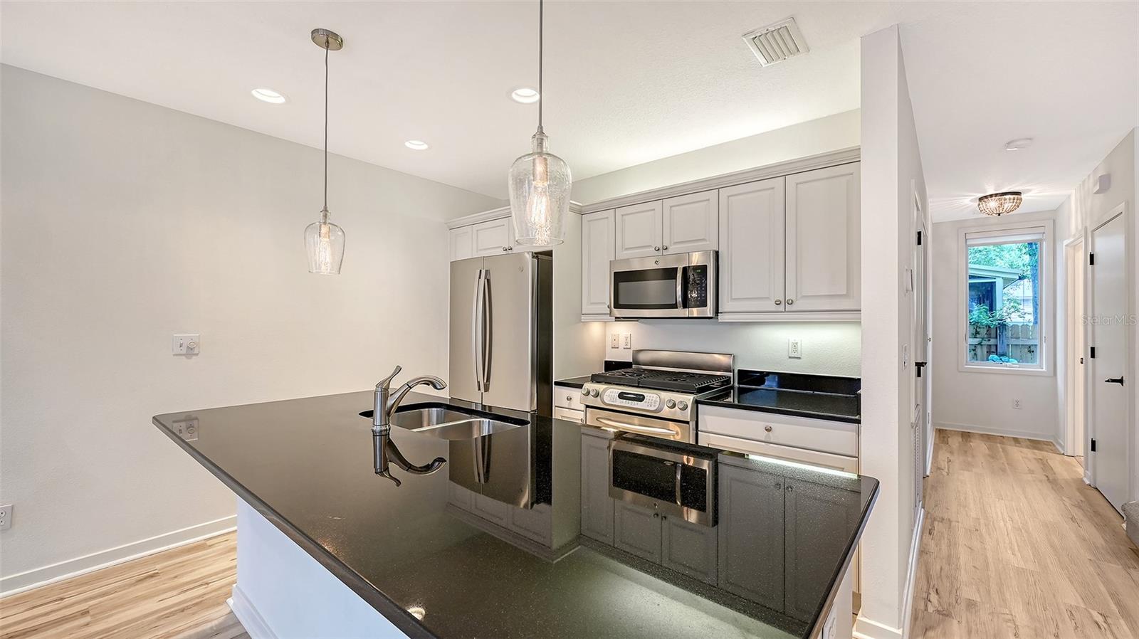 THE VILLAS ON LAUREL - Residential