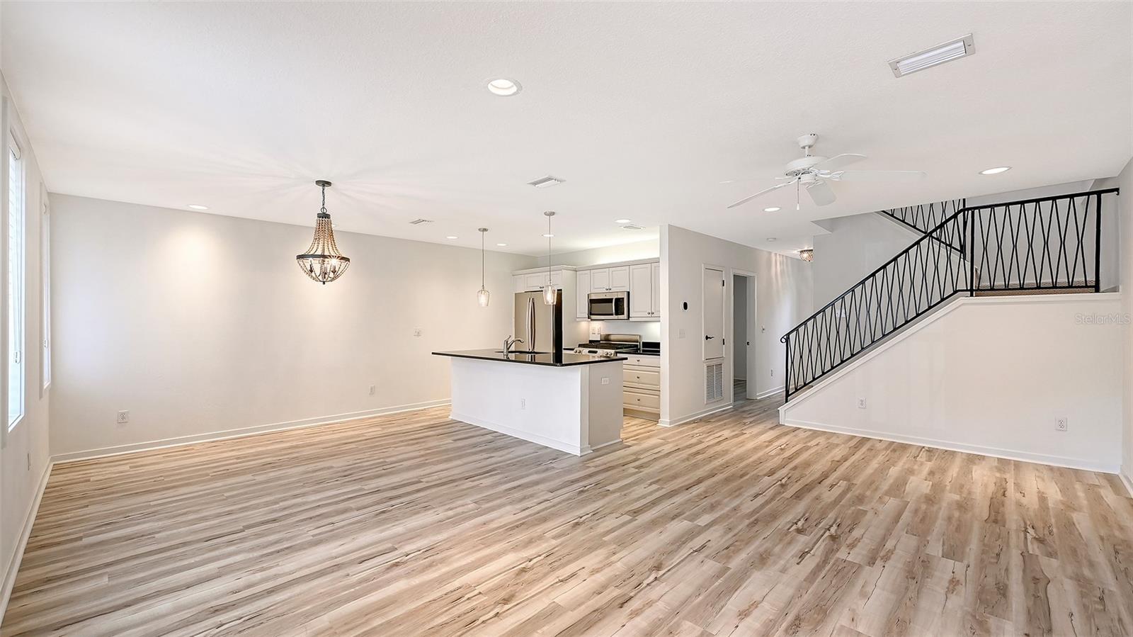 THE VILLAS ON LAUREL - Residential
