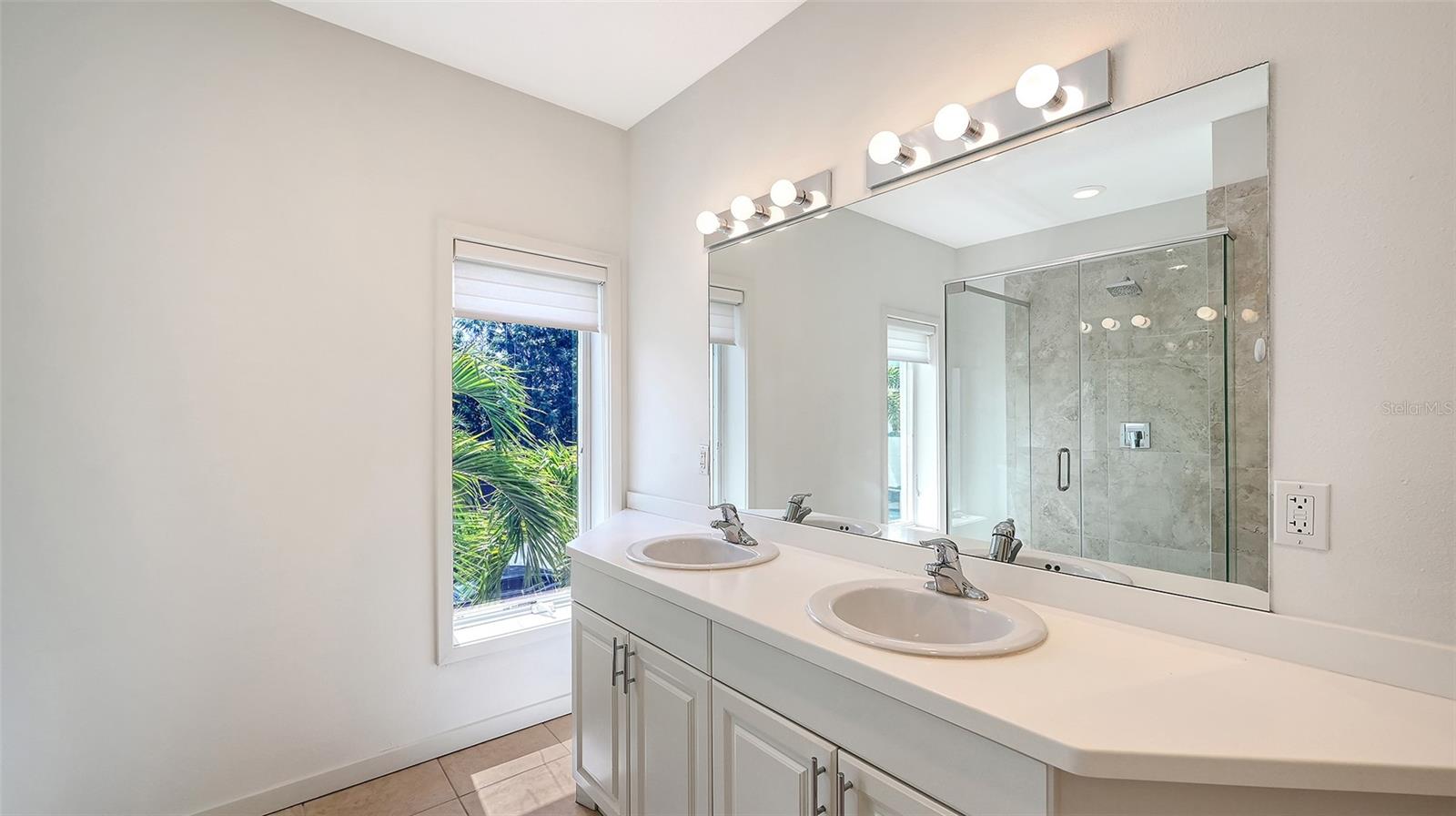 THE VILLAS ON LAUREL - Residential