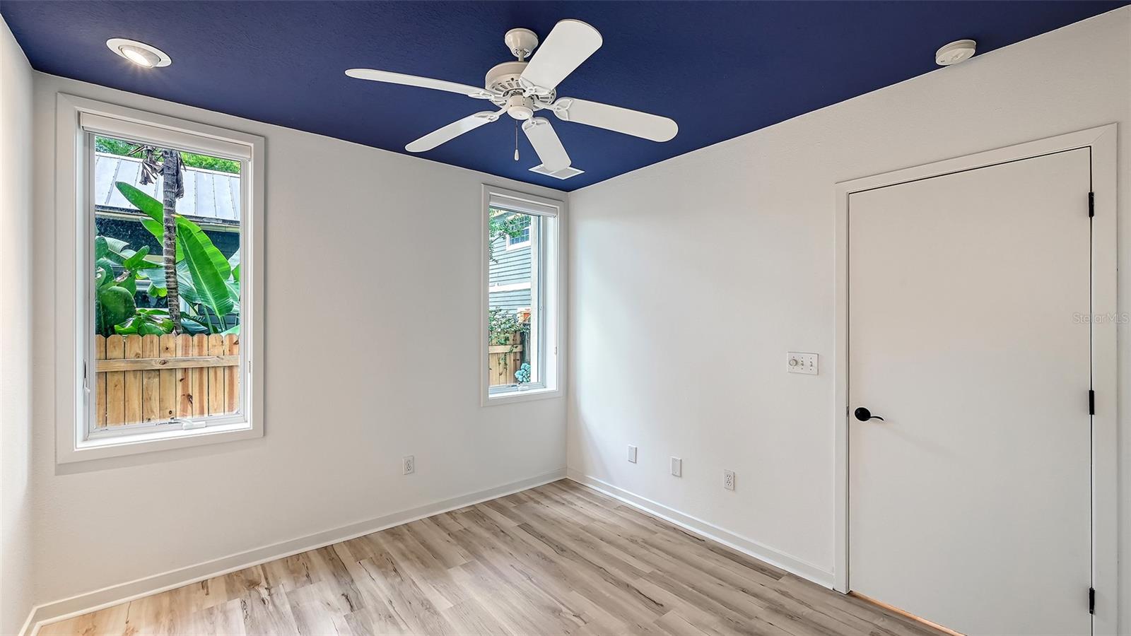 THE VILLAS ON LAUREL - Residential