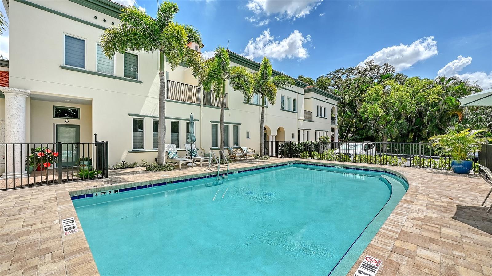 THE VILLAS ON LAUREL - Residential