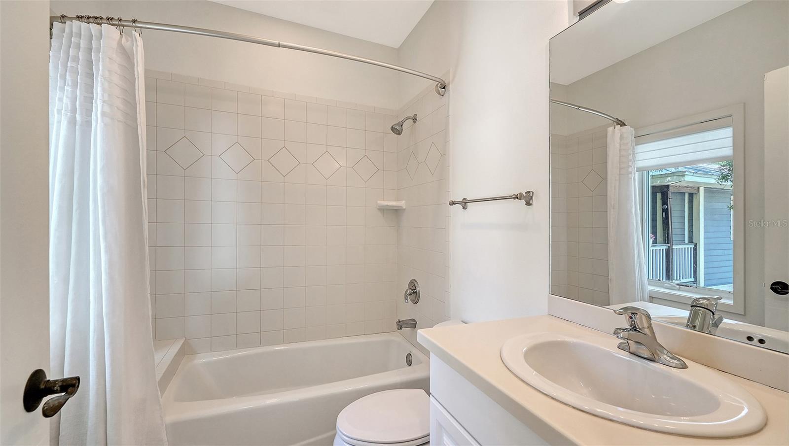 THE VILLAS ON LAUREL - Residential