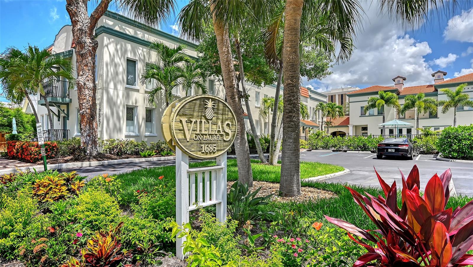 THE VILLAS ON LAUREL - Residential