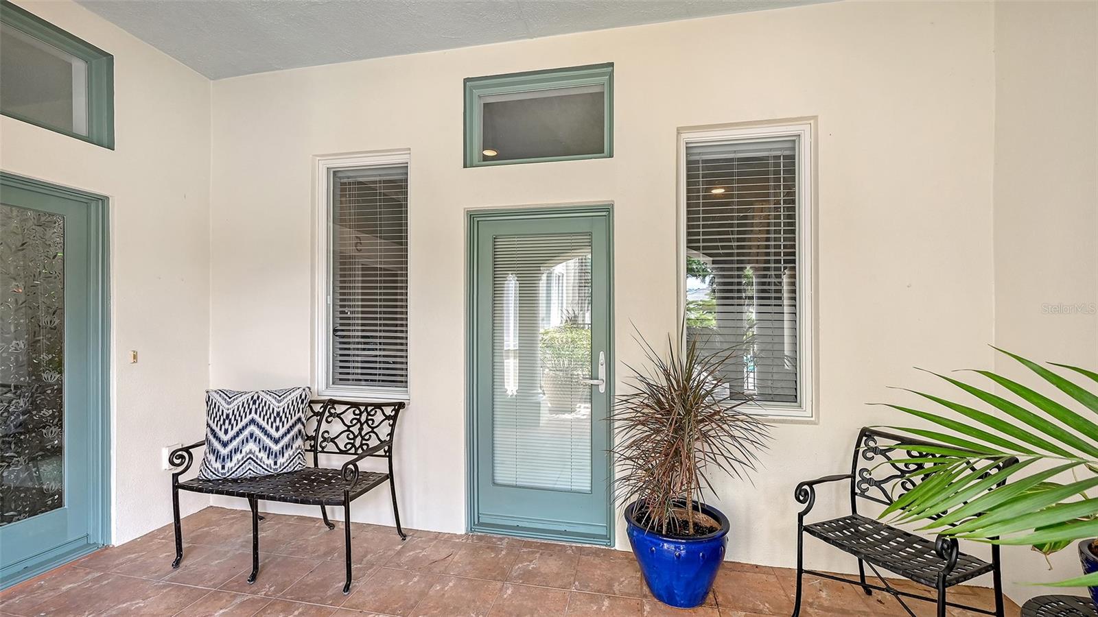 THE VILLAS ON LAUREL - Residential