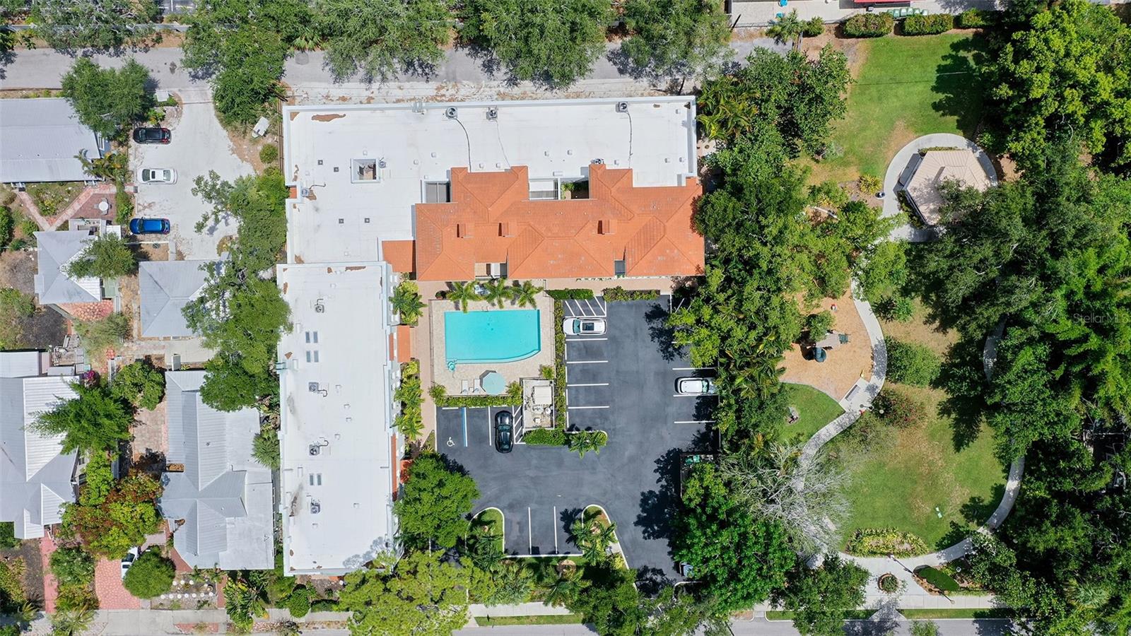 THE VILLAS ON LAUREL - Residential