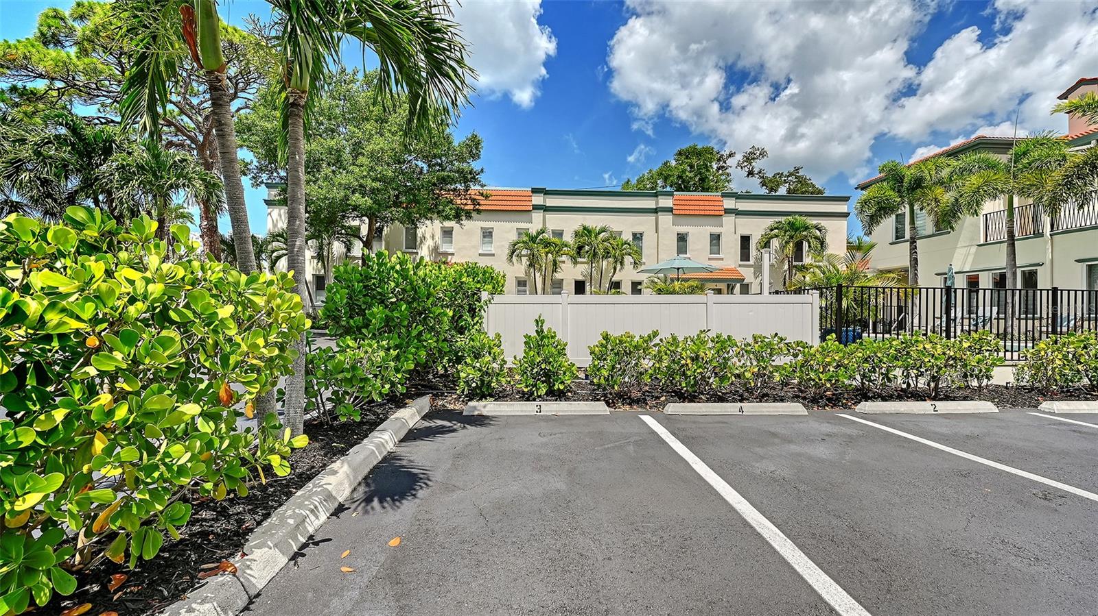 THE VILLAS ON LAUREL - Residential