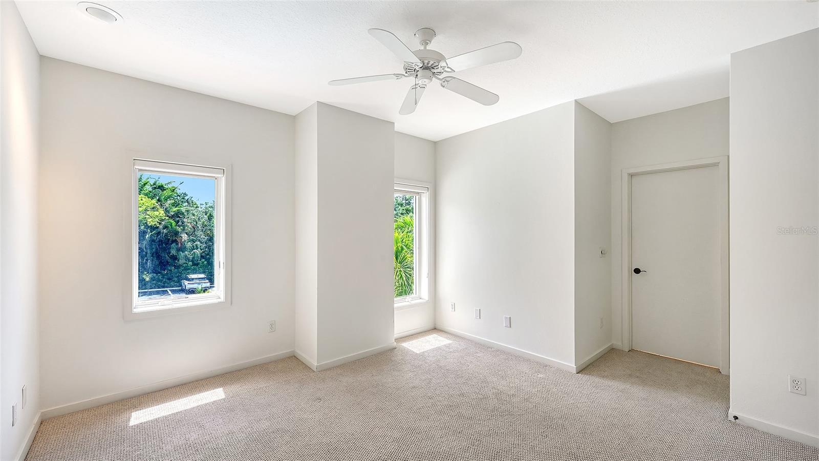 THE VILLAS ON LAUREL - Residential