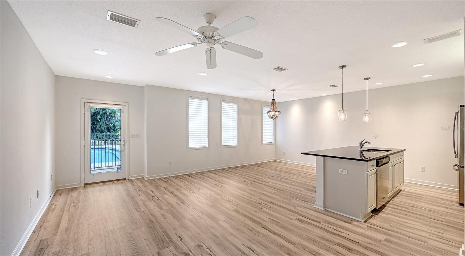 THE VILLAS ON LAUREL - Residential