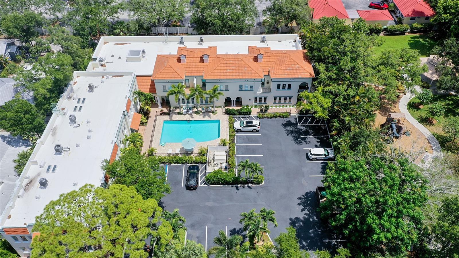 THE VILLAS ON LAUREL - Residential