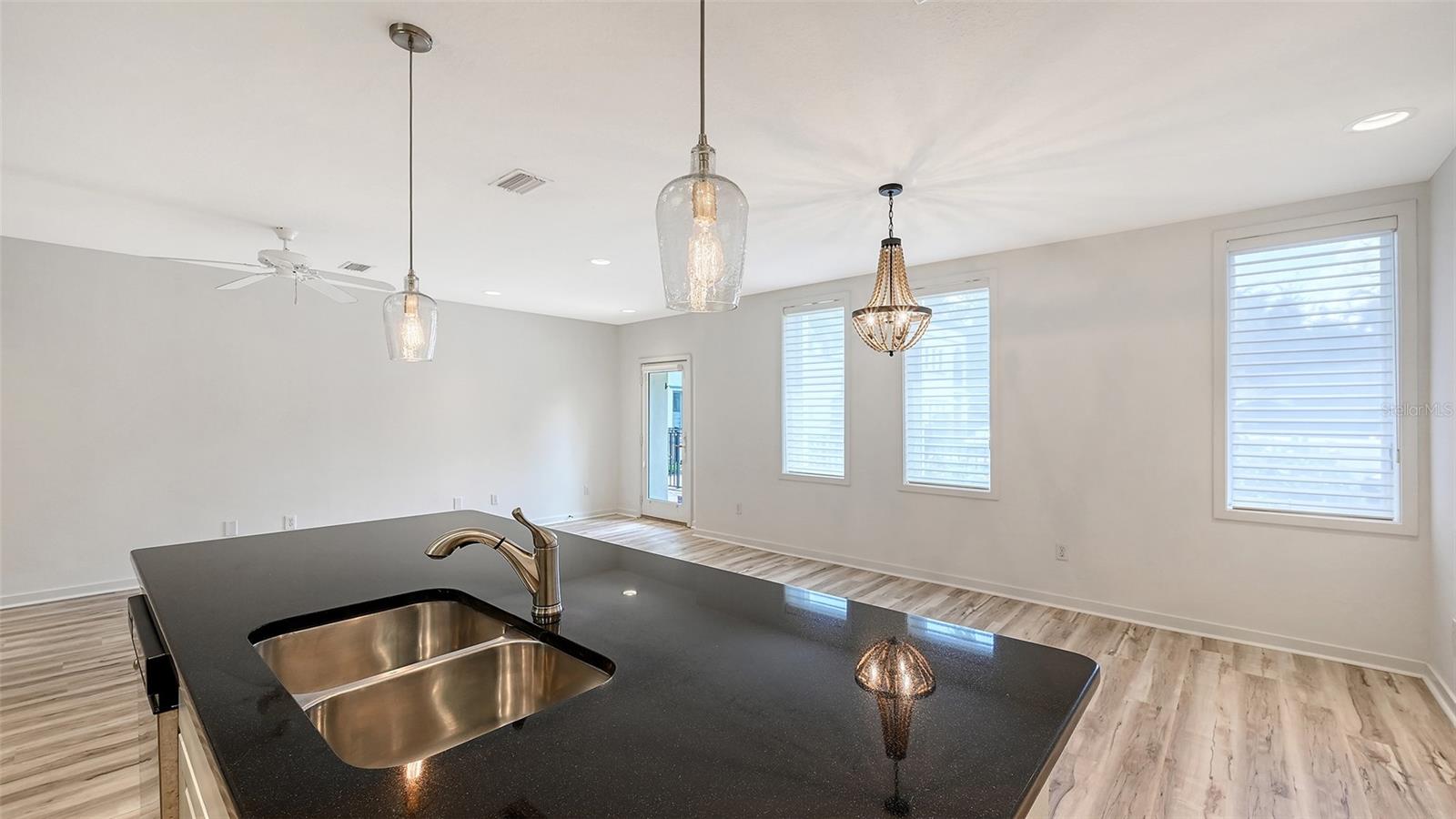 THE VILLAS ON LAUREL - Residential
