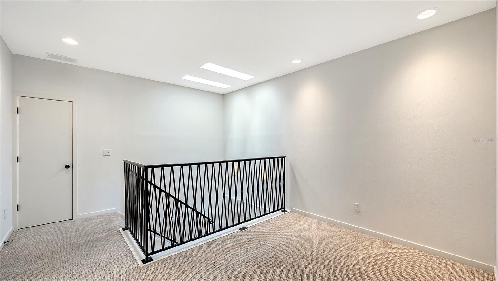 THE VILLAS ON LAUREL - Residential
