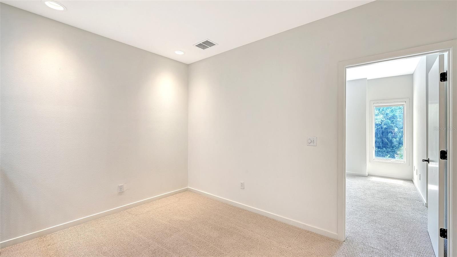 THE VILLAS ON LAUREL - Residential