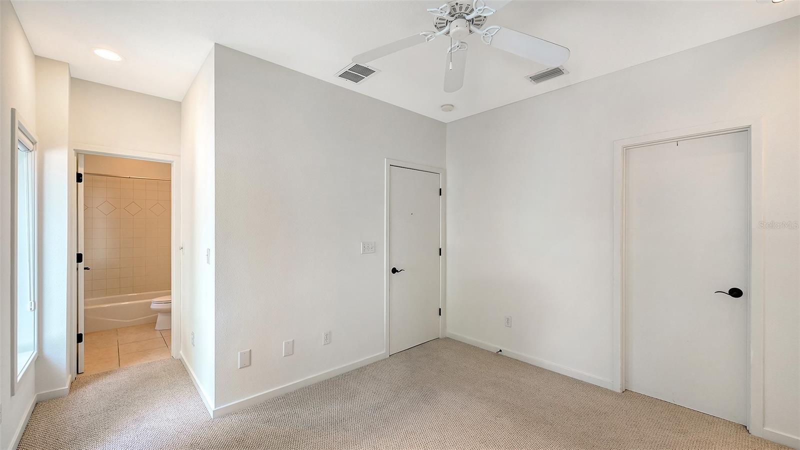 THE VILLAS ON LAUREL - Residential