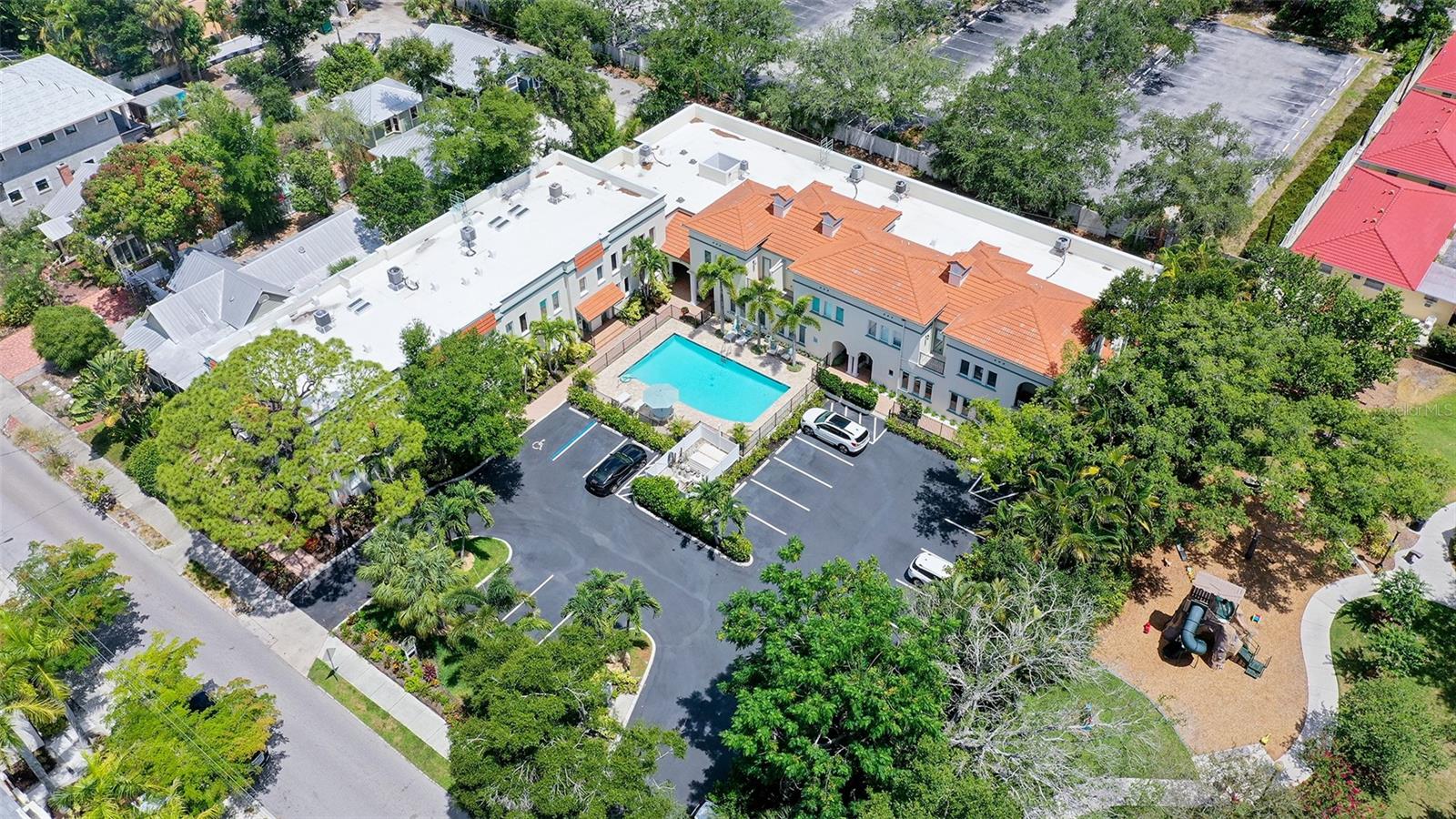 THE VILLAS ON LAUREL - Residential