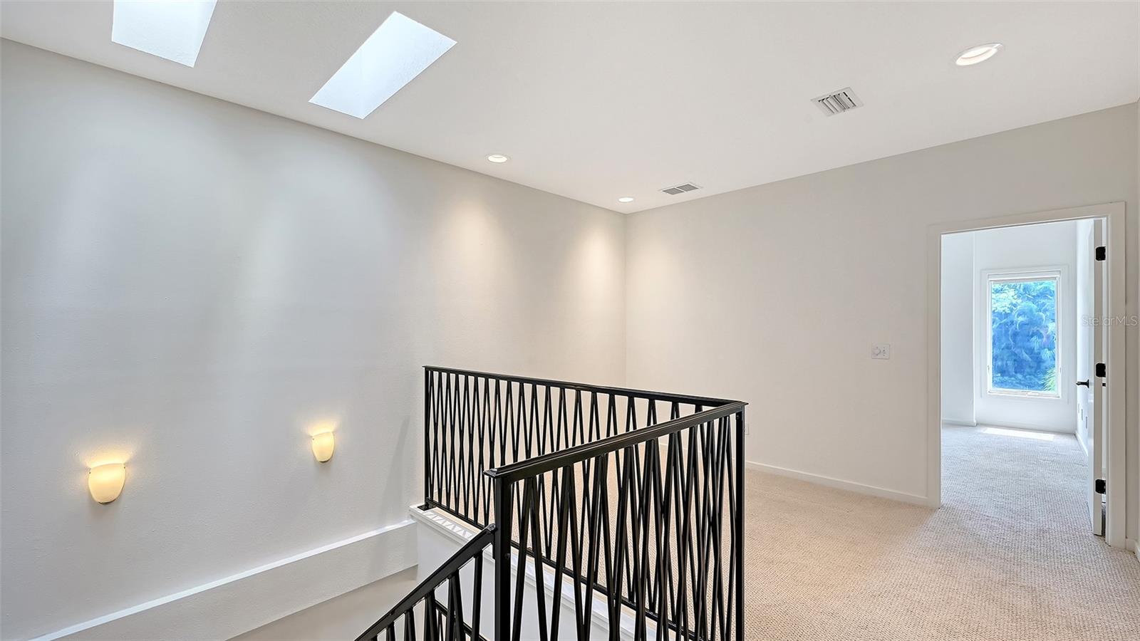 THE VILLAS ON LAUREL - Residential