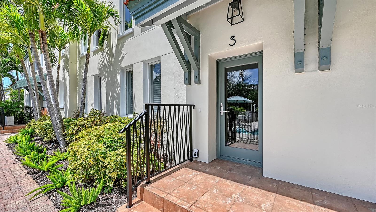 THE VILLAS ON LAUREL - Residential