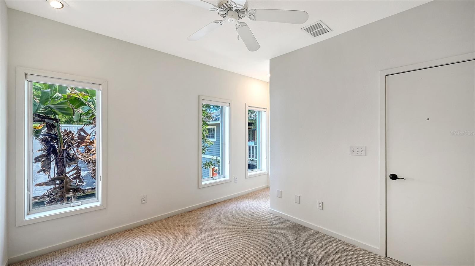 THE VILLAS ON LAUREL - Residential