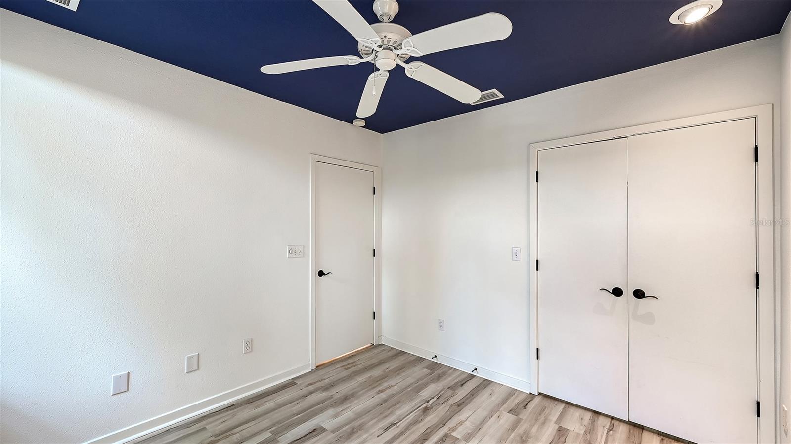 THE VILLAS ON LAUREL - Residential
