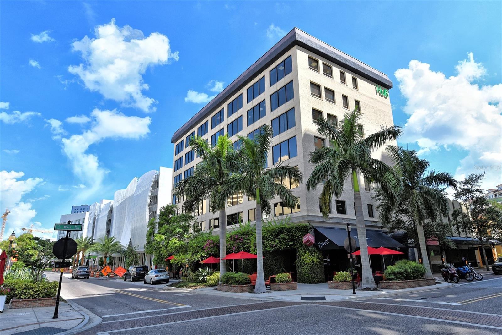 THE VILLAS ON LAUREL - Residential