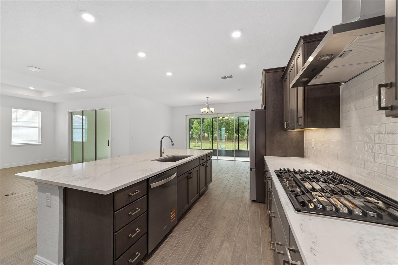 ON TOP OF THE WORLD - Residential