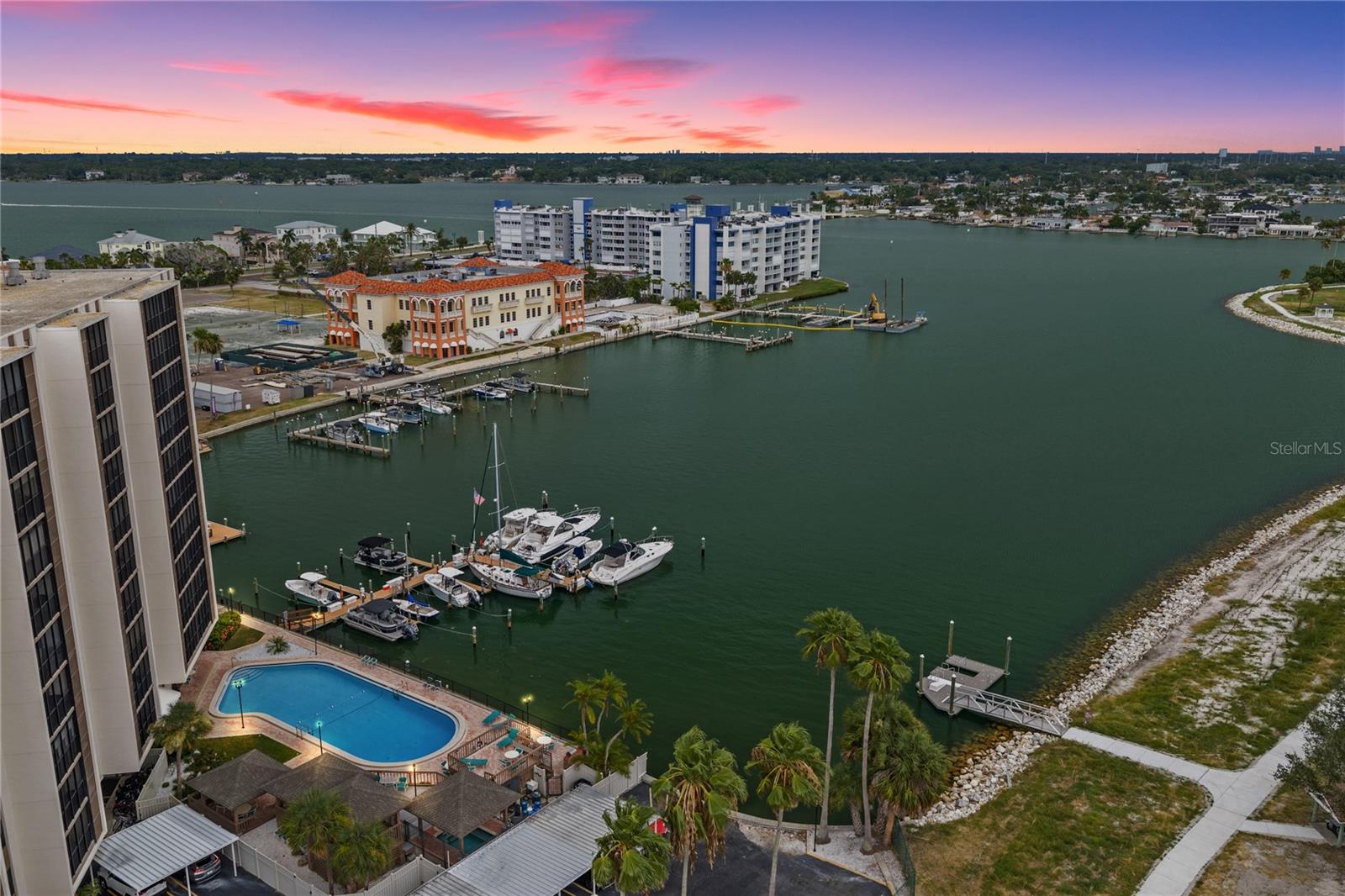 PARADISE ISLAND TOWERS CONDO - Residential
