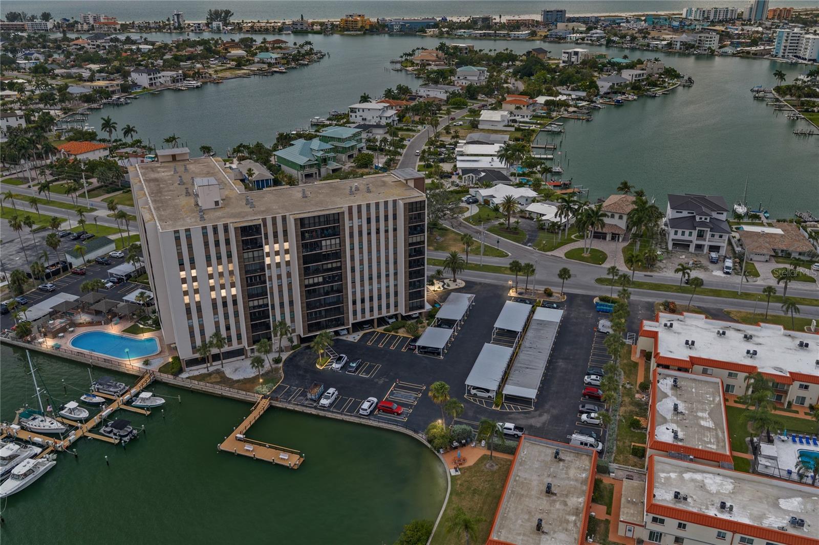 PARADISE ISLAND TOWERS CONDO - Residential