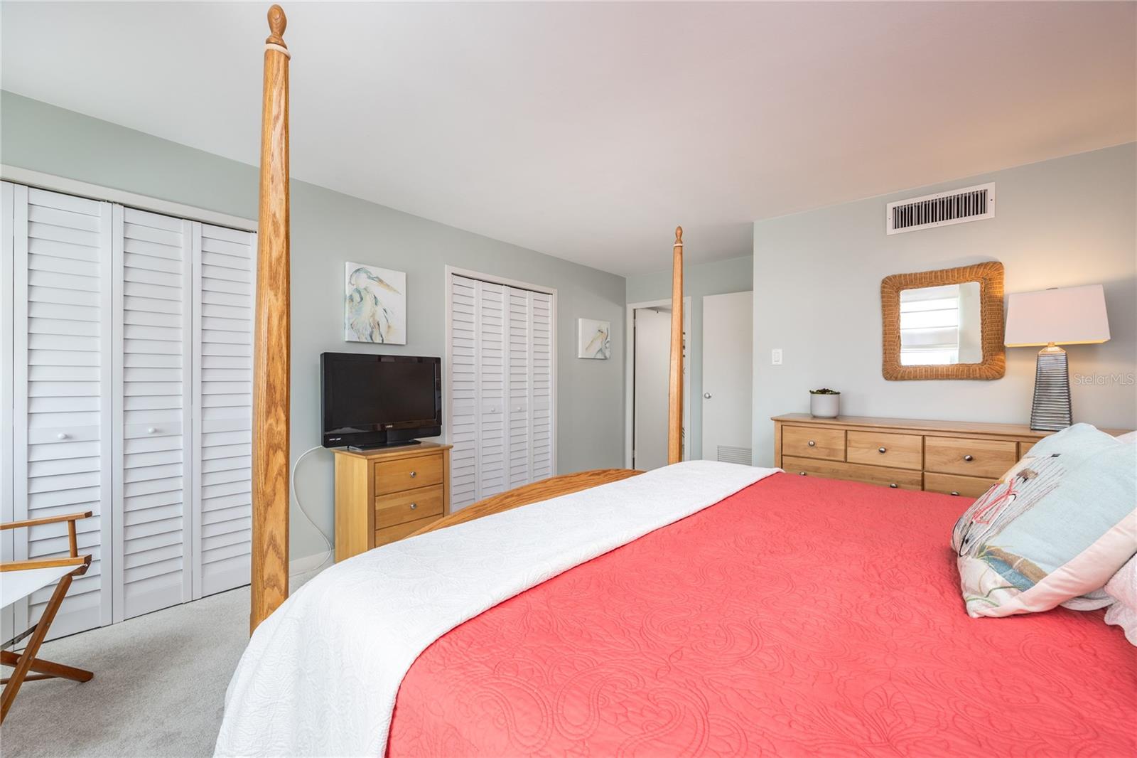 PARADISE ISLAND TOWERS CONDO - Residential
