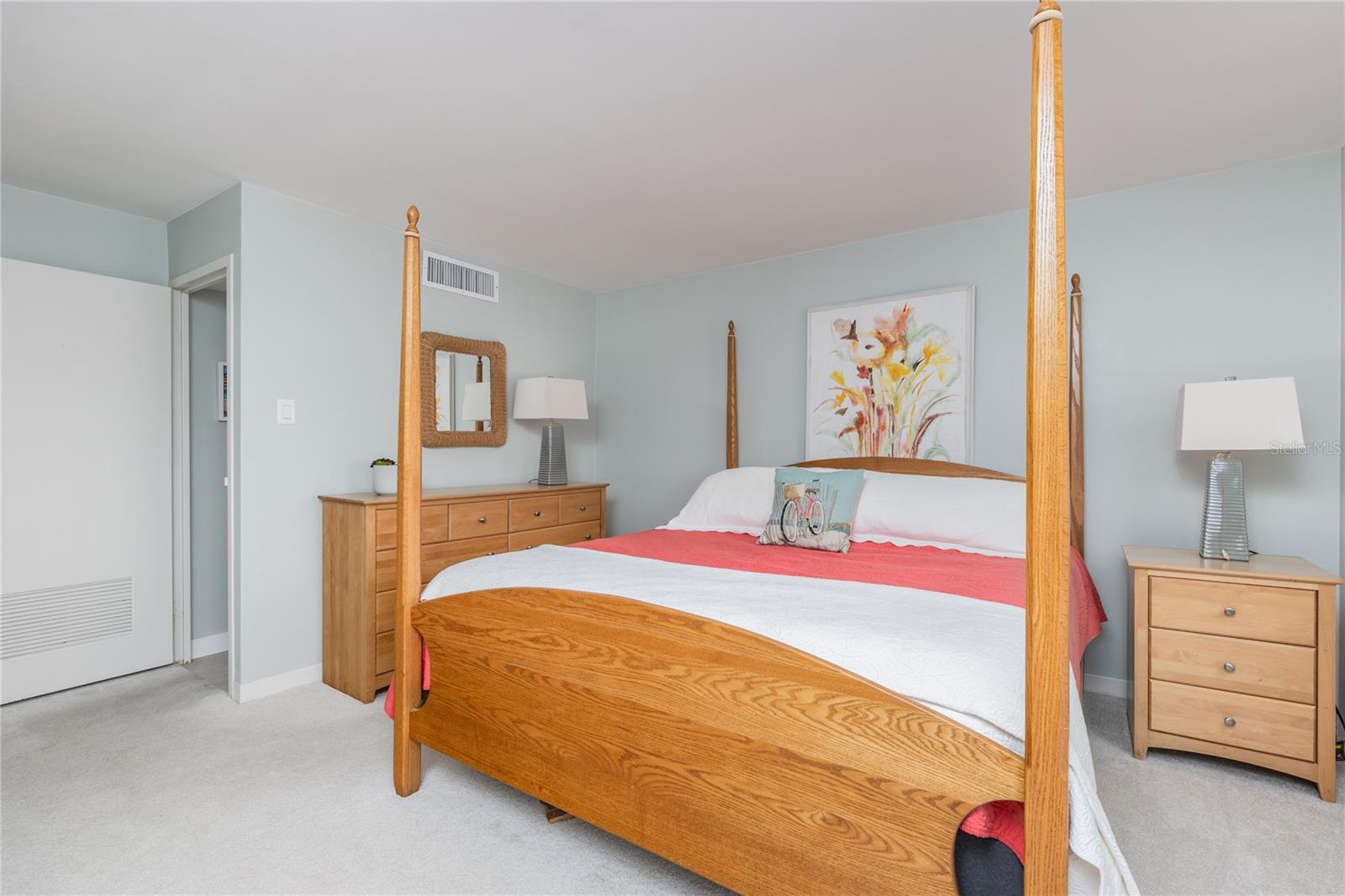 PARADISE ISLAND TOWERS CONDO - Residential