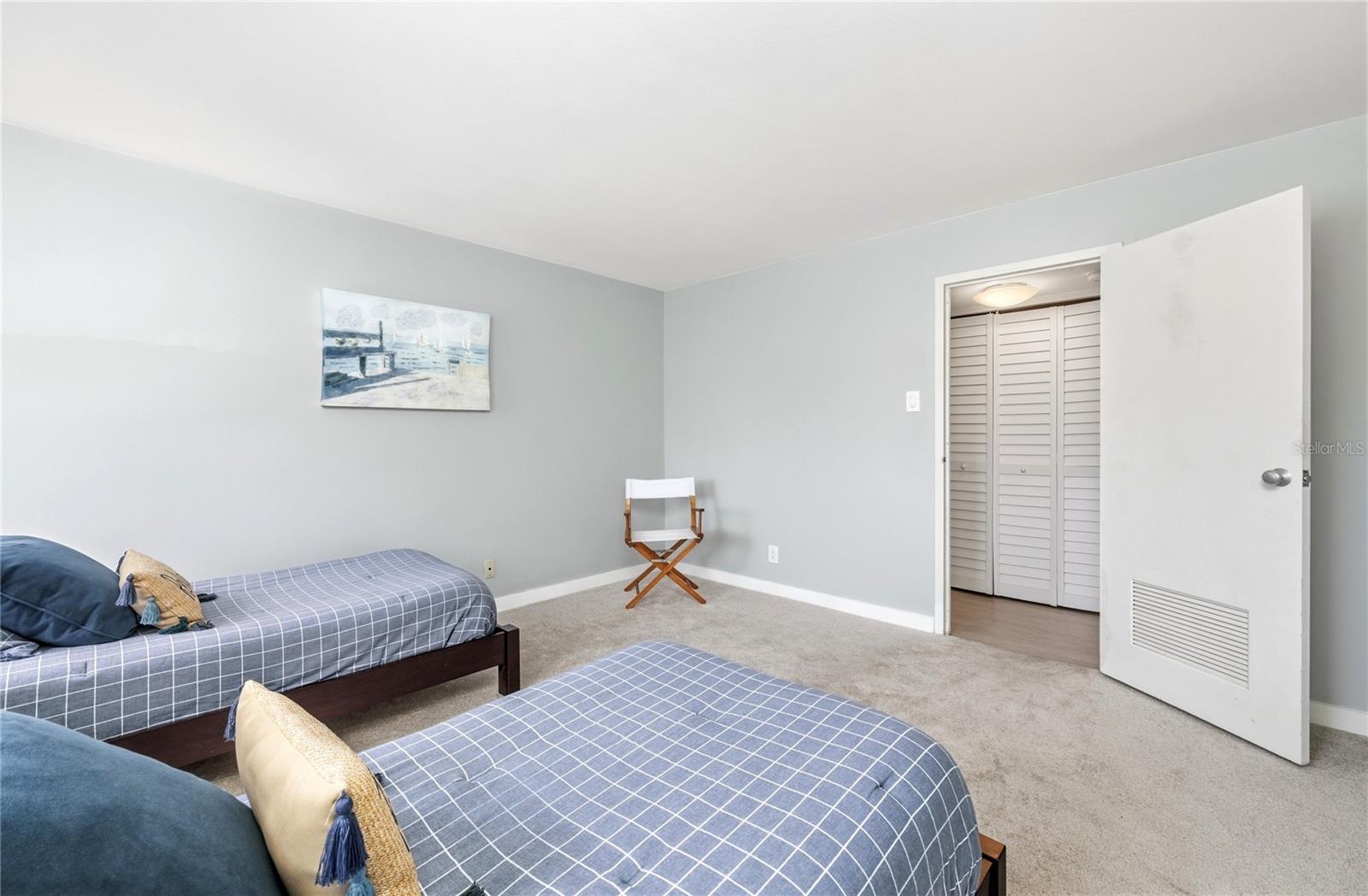 PARADISE ISLAND TOWERS CONDO - Residential