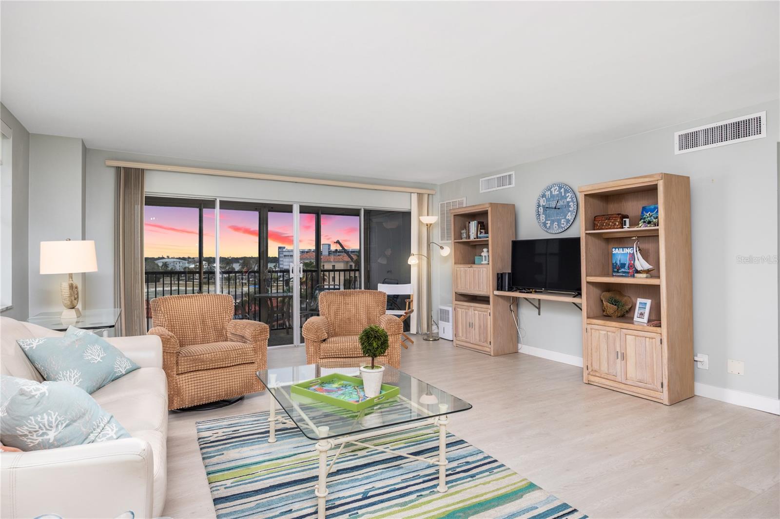 PARADISE ISLAND TOWERS CONDO - Residential