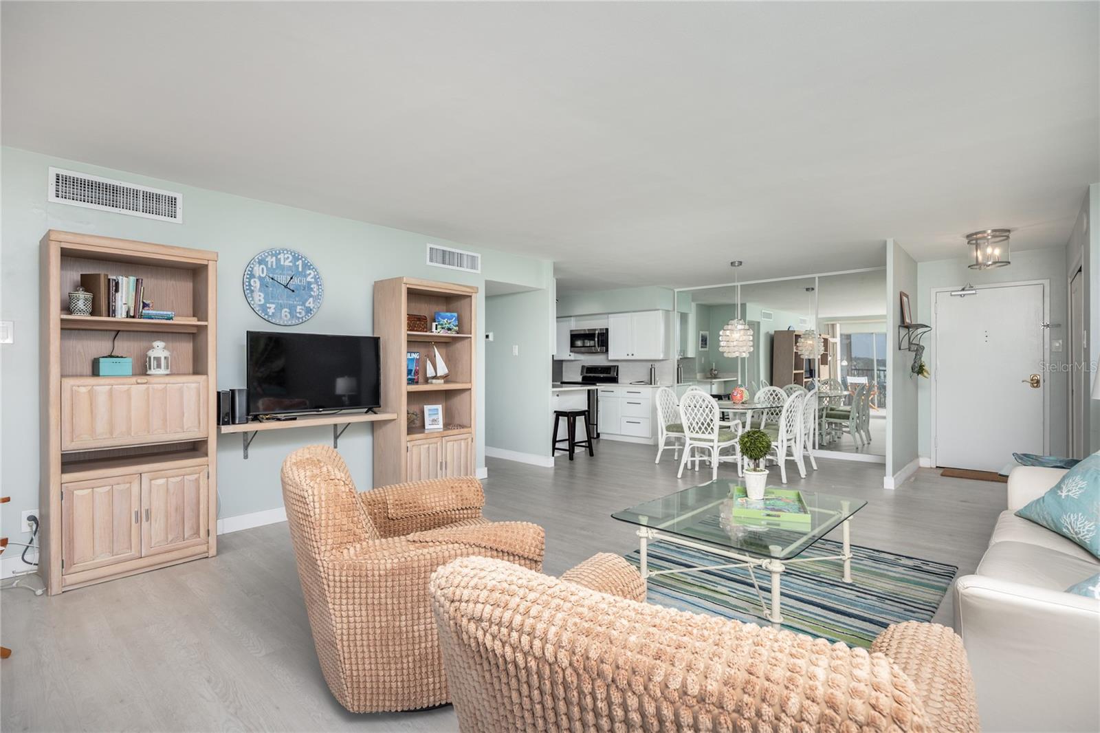 PARADISE ISLAND TOWERS CONDO - Residential