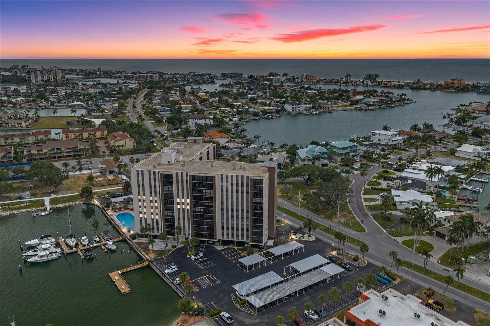 PARADISE ISLAND TOWERS CONDO - Residential