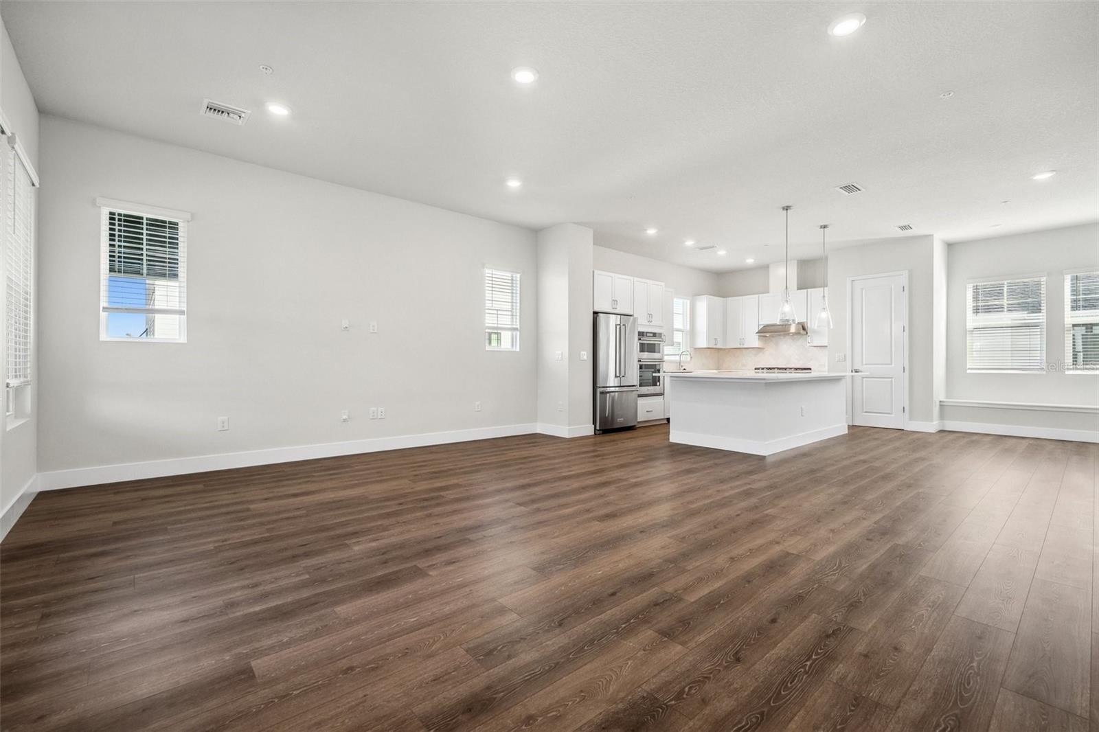 EMERALD LANDING AT WATERSIDE - Residential Lease