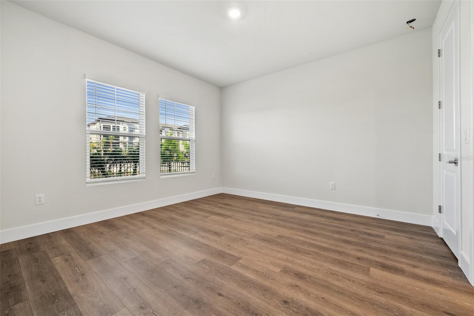 EMERALD LANDING AT WATERSIDE - Residential Lease