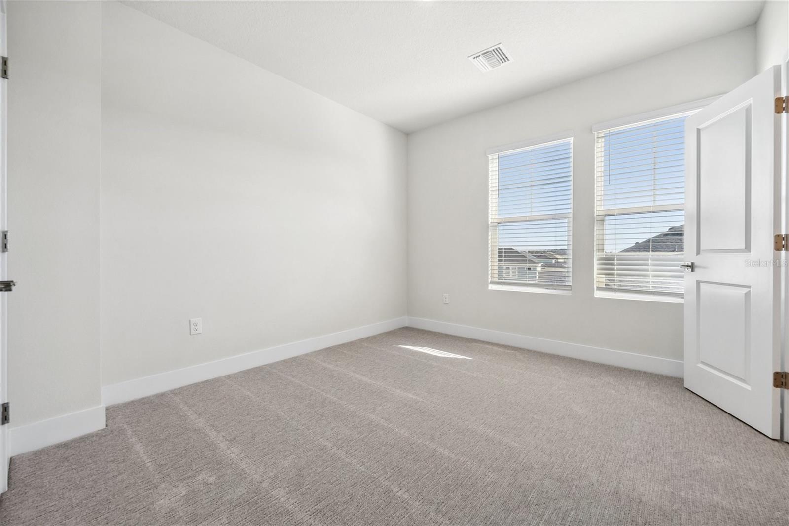 EMERALD LANDING AT WATERSIDE - Residential Lease