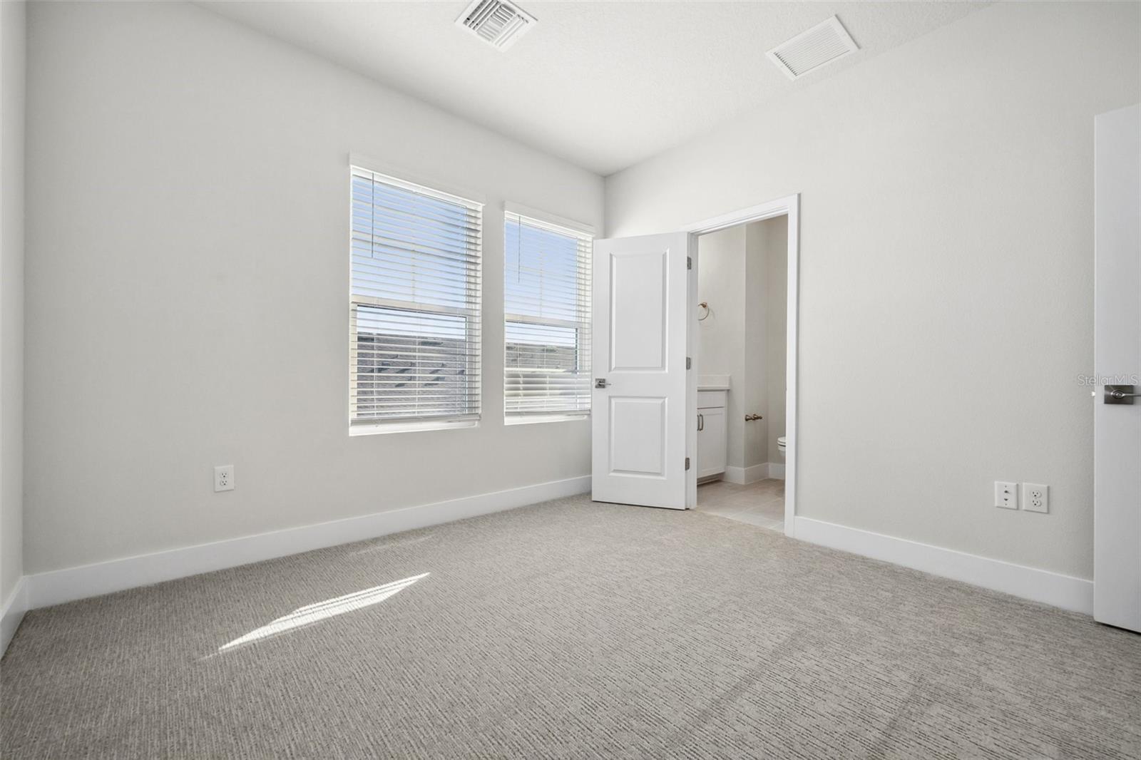 EMERALD LANDING AT WATERSIDE - Residential Lease