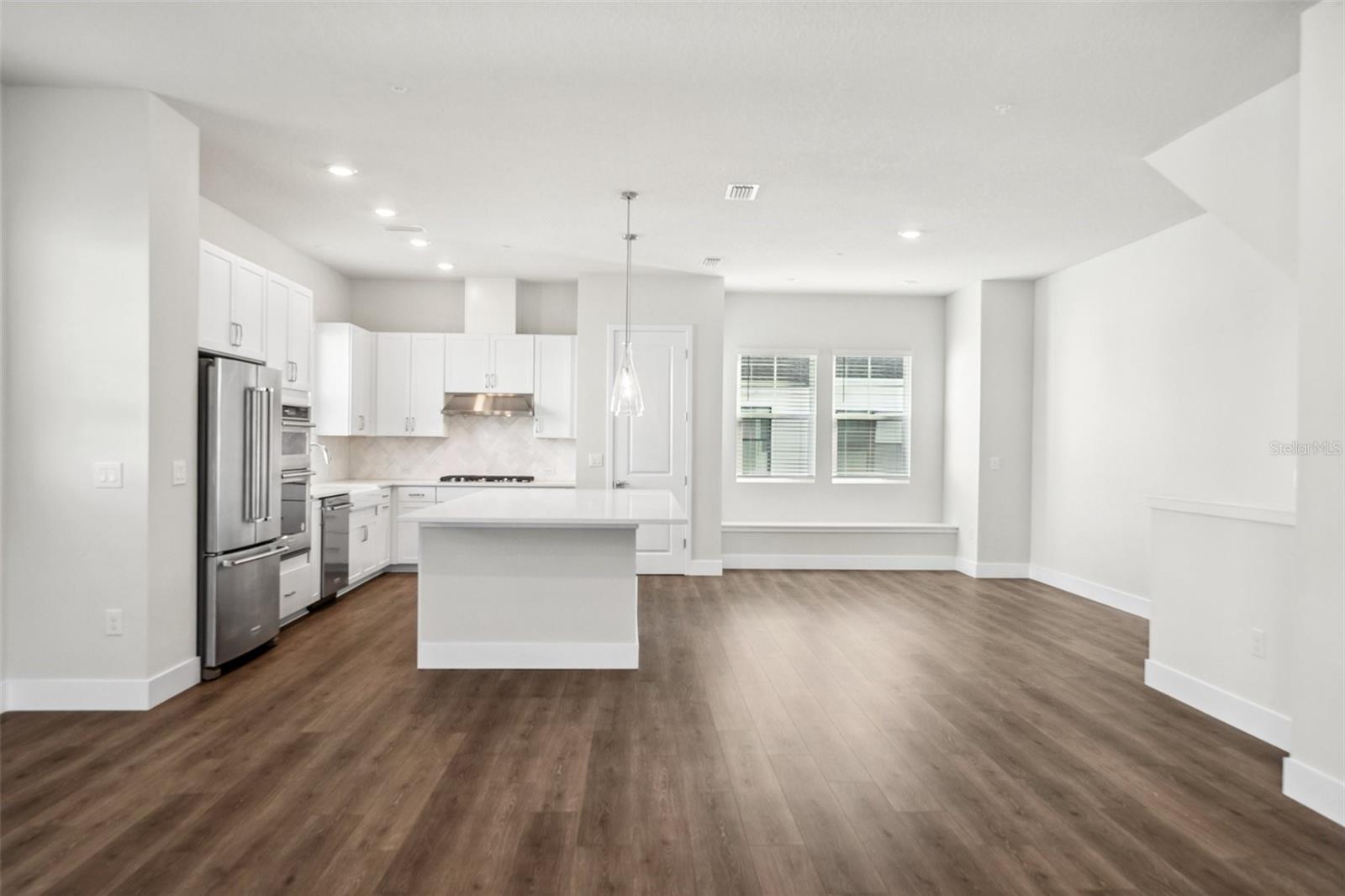 EMERALD LANDING AT WATERSIDE - Residential Lease