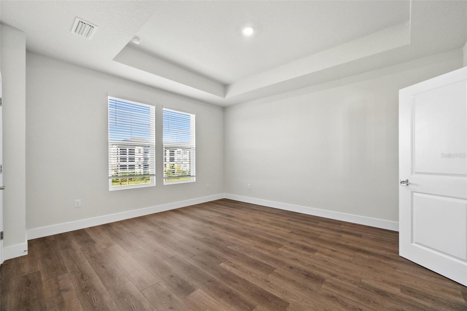 EMERALD LANDING AT WATERSIDE - Residential Lease