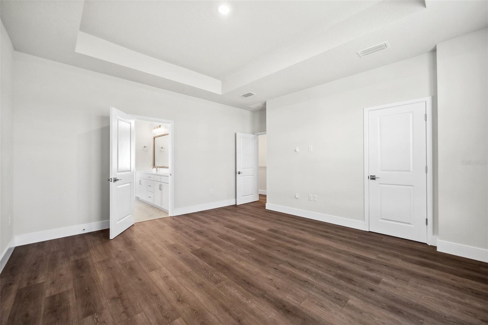 EMERALD LANDING AT WATERSIDE - Residential Lease